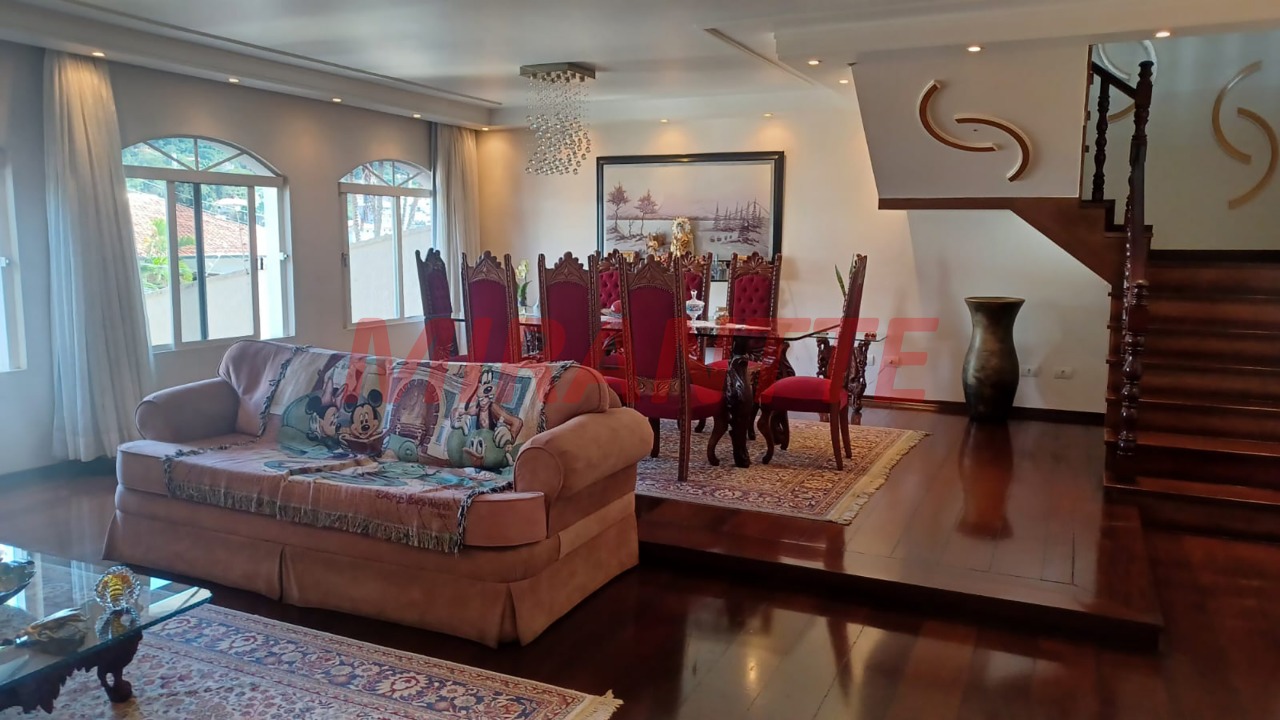 Sobrado de 250m² com 3 quartos em Tremembe