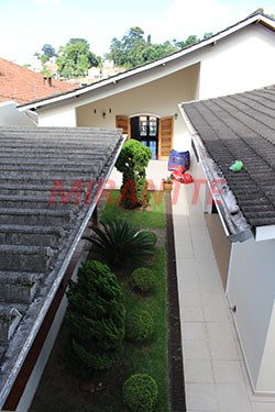 Sobrado de 298m² com 3 quartos em Tremembe