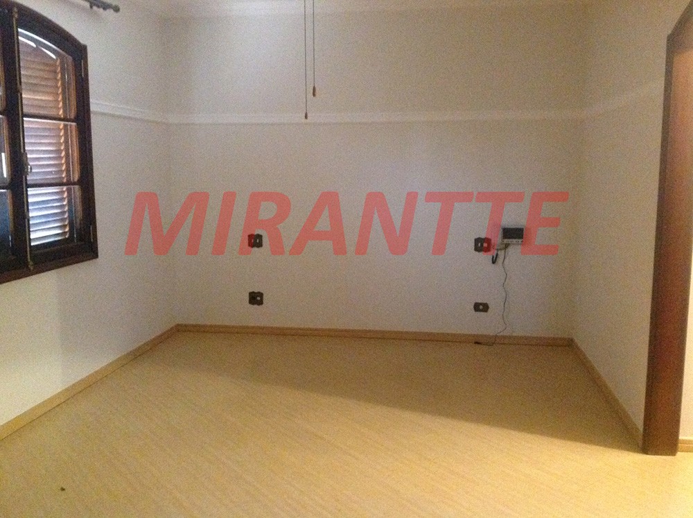 Sobrado de 475m² com 4 quartos em Jardim São Bento