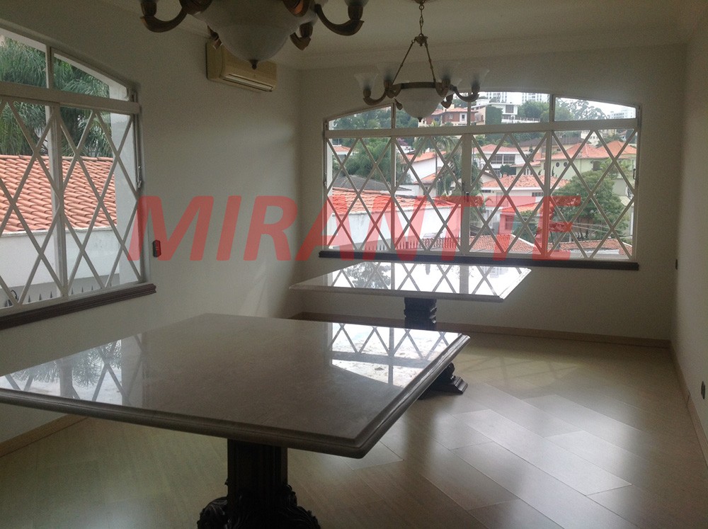 Sobrado de 475m² com 4 quartos em Jardim São Bento