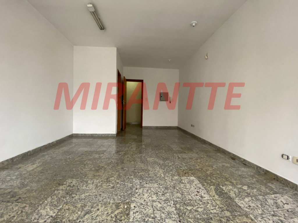 Comercial de 680m² em Água Fria