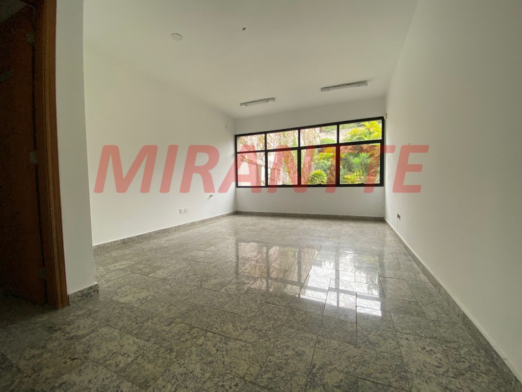 Comercial de 680m² em Água Fria