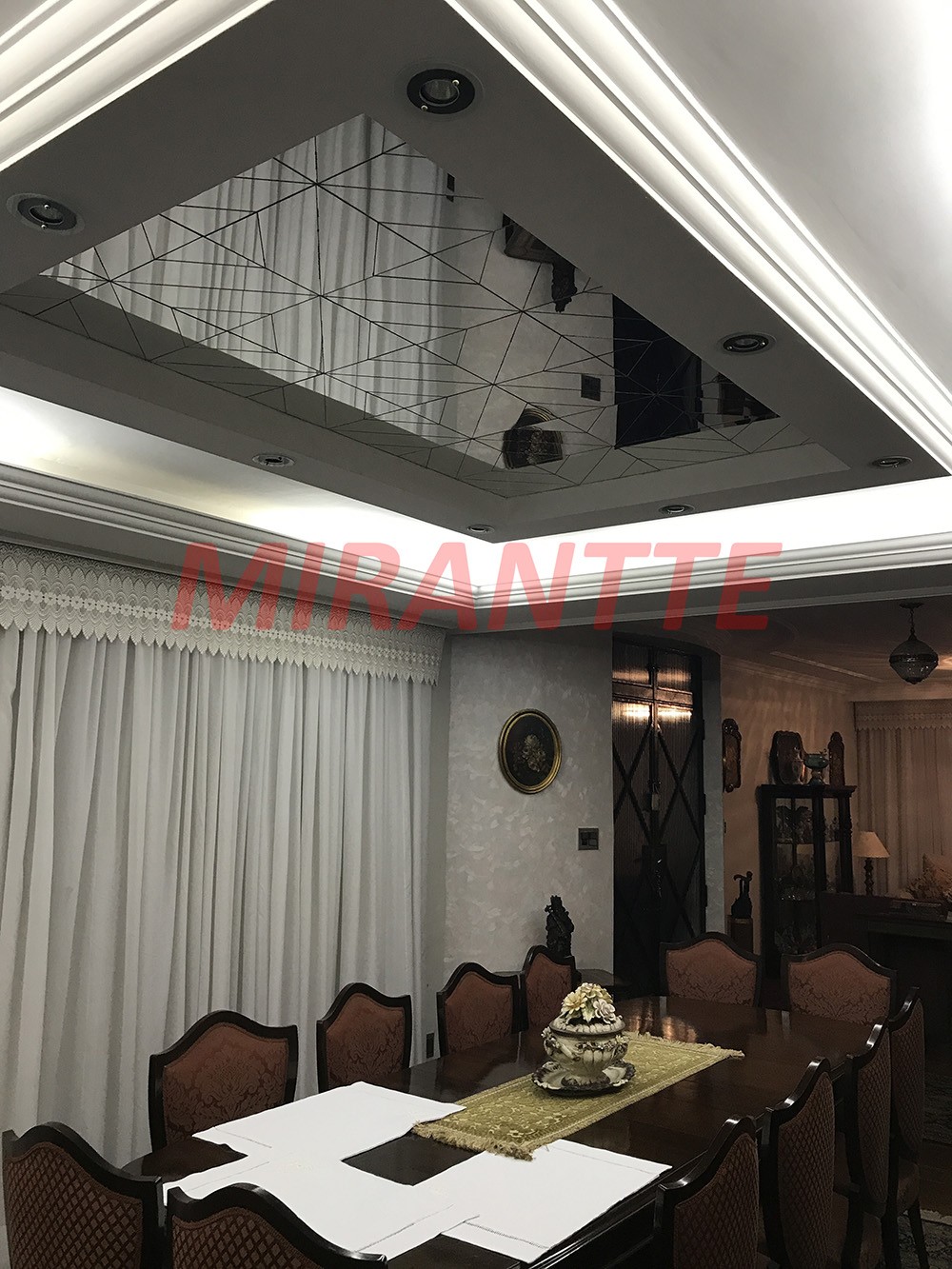 Sobrado de 443m² com 4 quartos em Santana