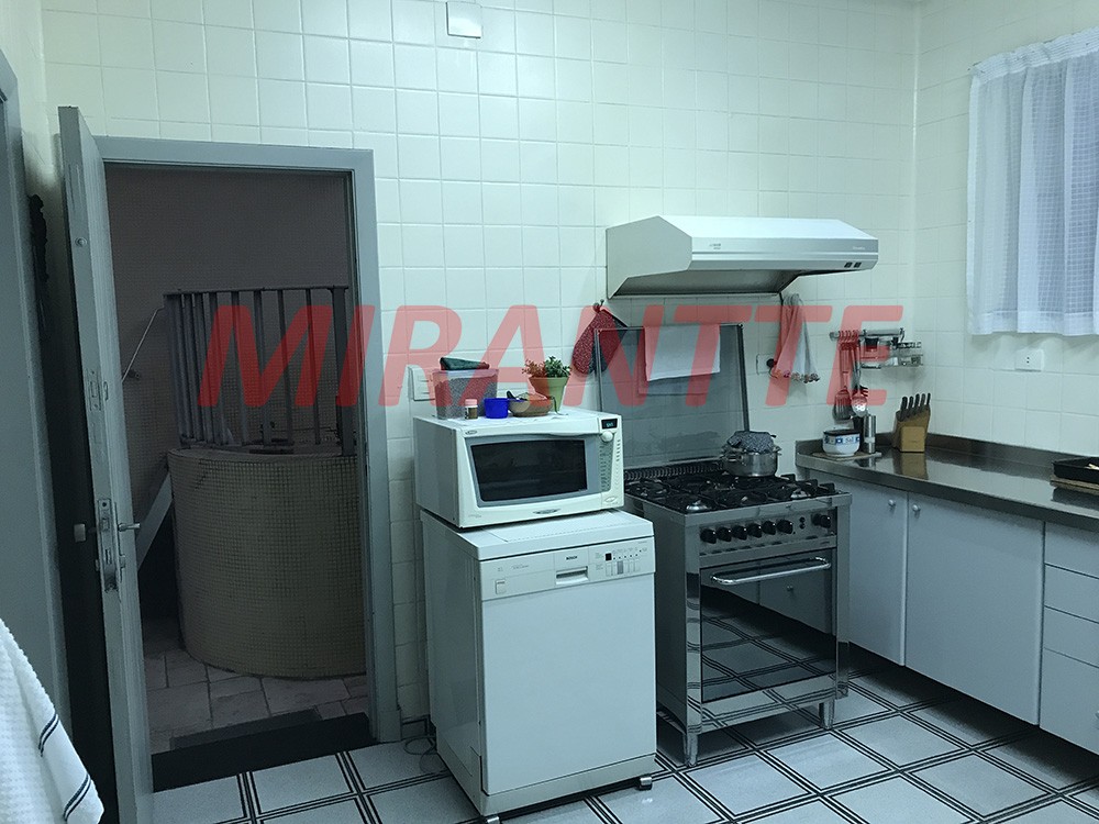Sobrado de 443m² com 4 quartos em Santana