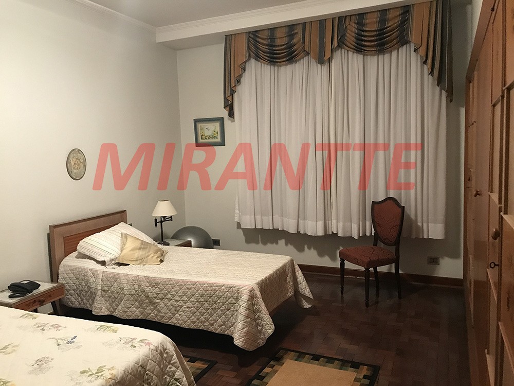 Sobrado de 443m² com 4 quartos em Santana