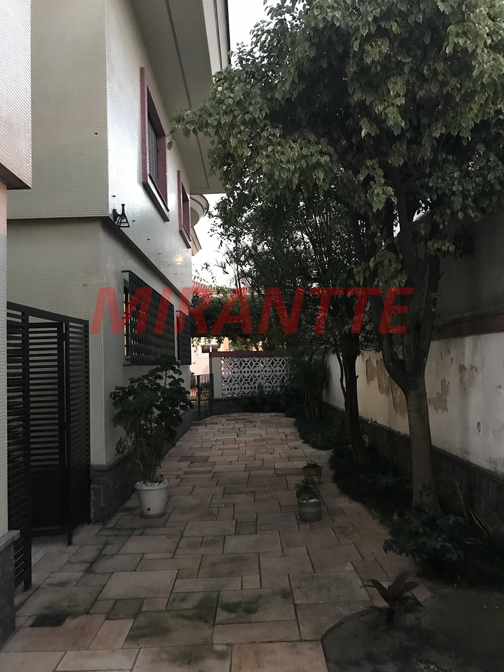 Sobrado de 443m² com 4 quartos em Santana