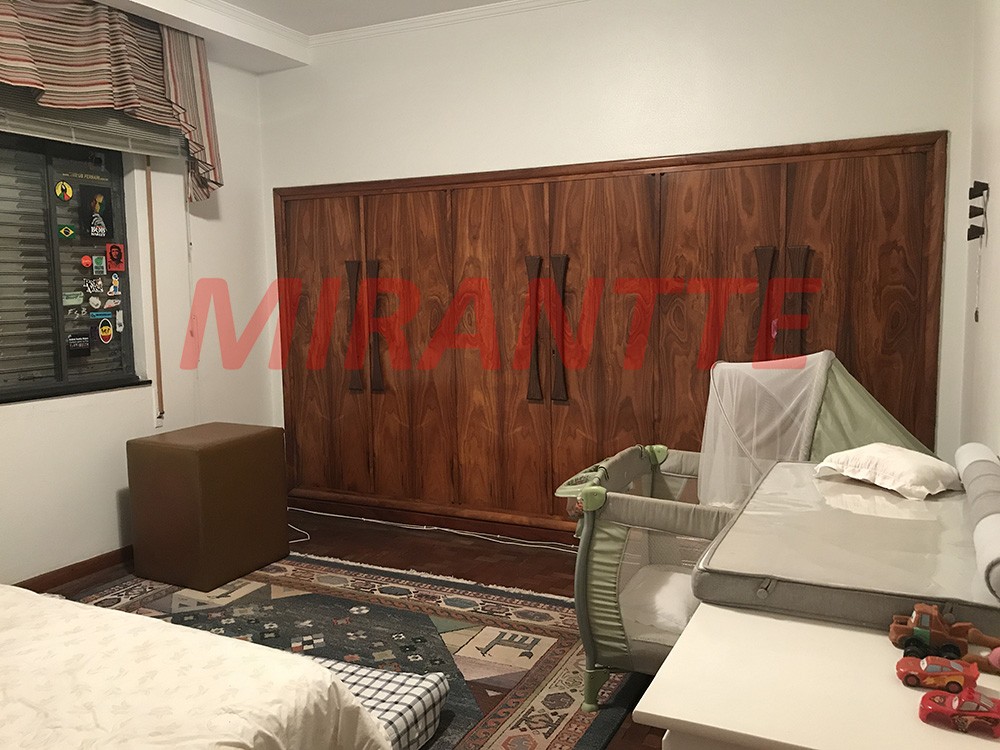 Sobrado de 443m² com 4 quartos em Santana