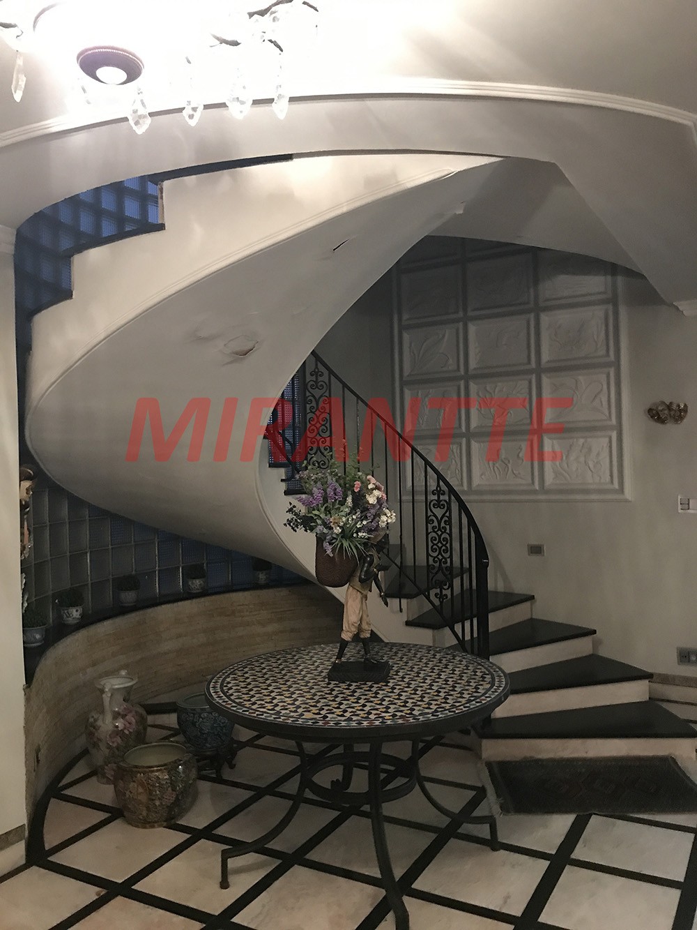 Sobrado de 443m² com 4 quartos em Santana