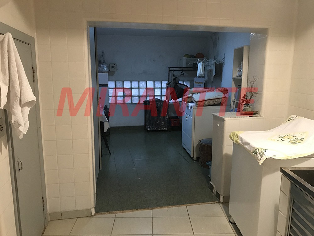 Sobrado de 443m² com 4 quartos em Santana