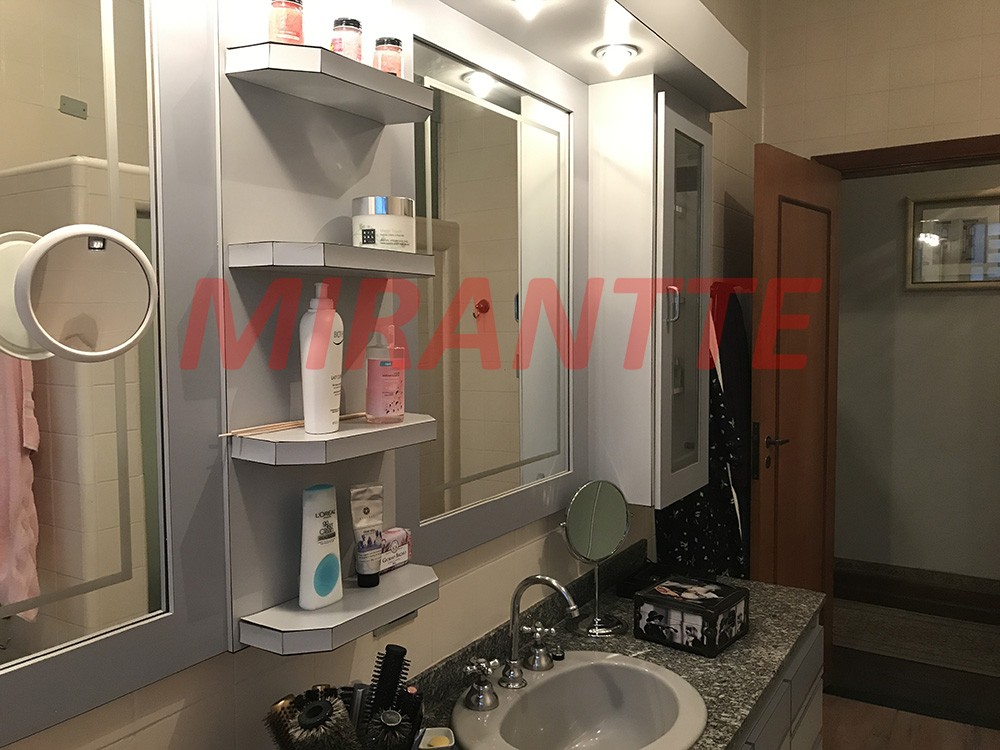 Sobrado de 443m² com 4 quartos em Santana