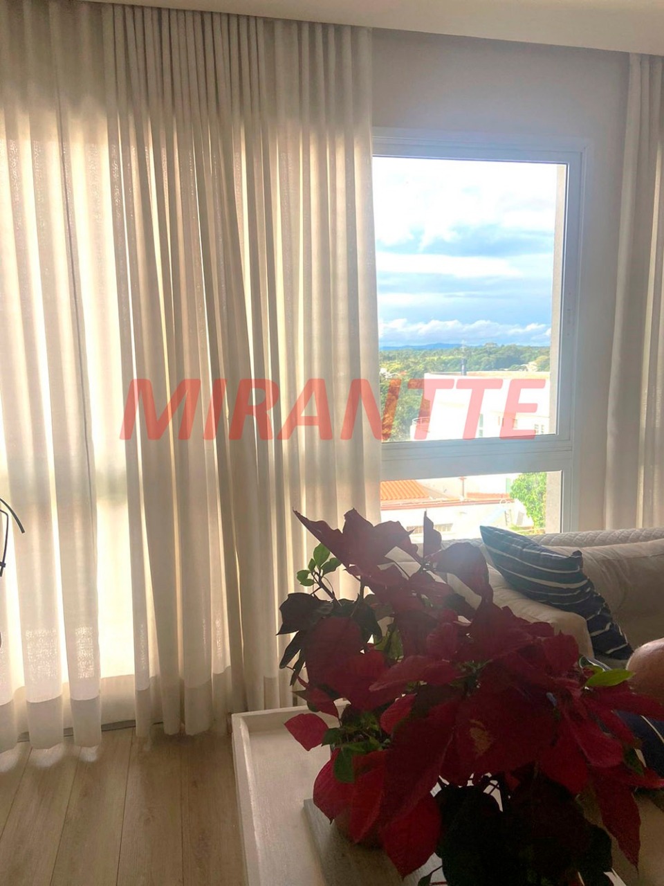Cond. fechado de 700m² com 5 quartos em Parque da Fazenda