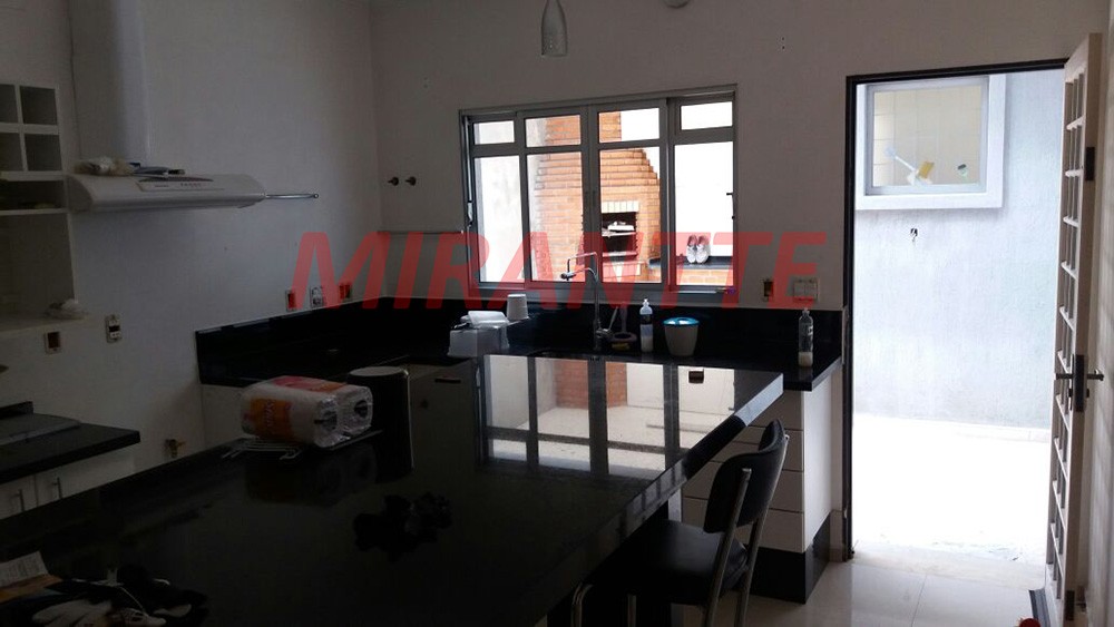 Sobrado de 240m² com 3 quartos em Penha De Franca