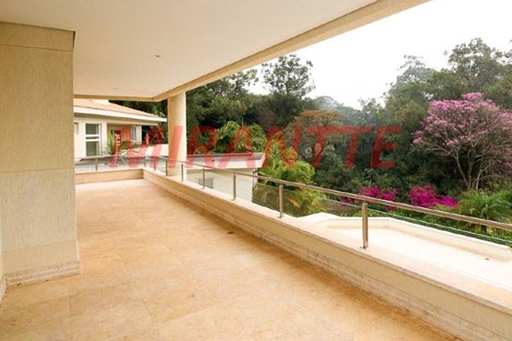 Sobrado de 900m² com 5 quartos em Fazenda Morumbi