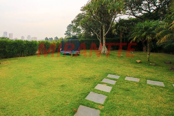 Sobrado de 900m² com 5 quartos em Fazenda Morumbi