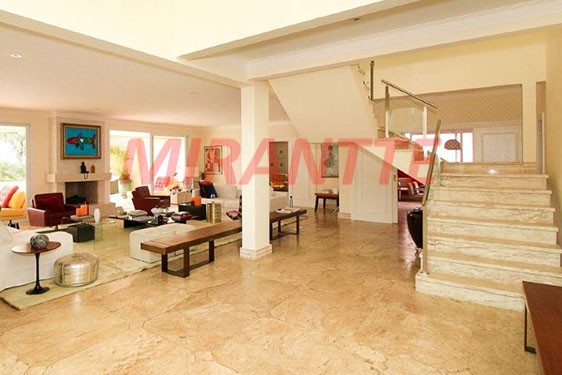 Sobrado de 900m² com 5 quartos em Fazenda Morumbi