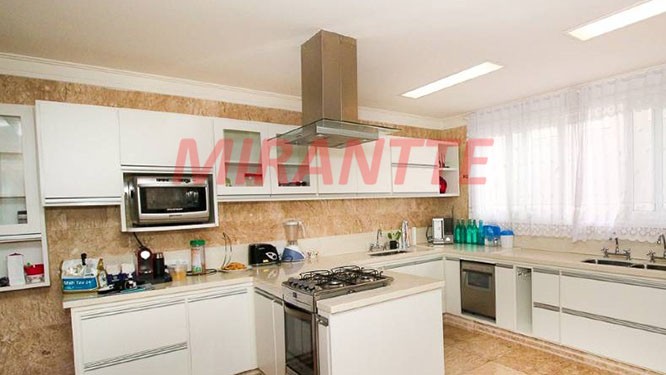 Sobrado de 900m² com 5 quartos em Fazenda Morumbi