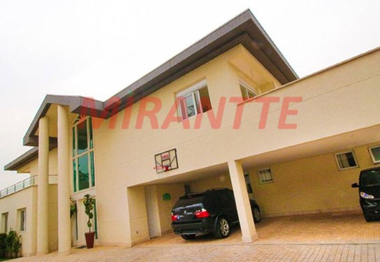 Sobrado de 900m² com 5 quartos em Fazenda Morumbi