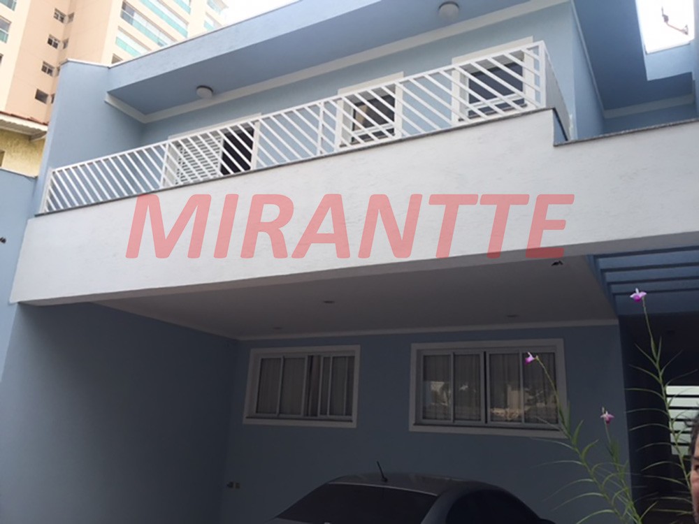 Sobrado de 210m² com 3 quartos em Santa Teresinha