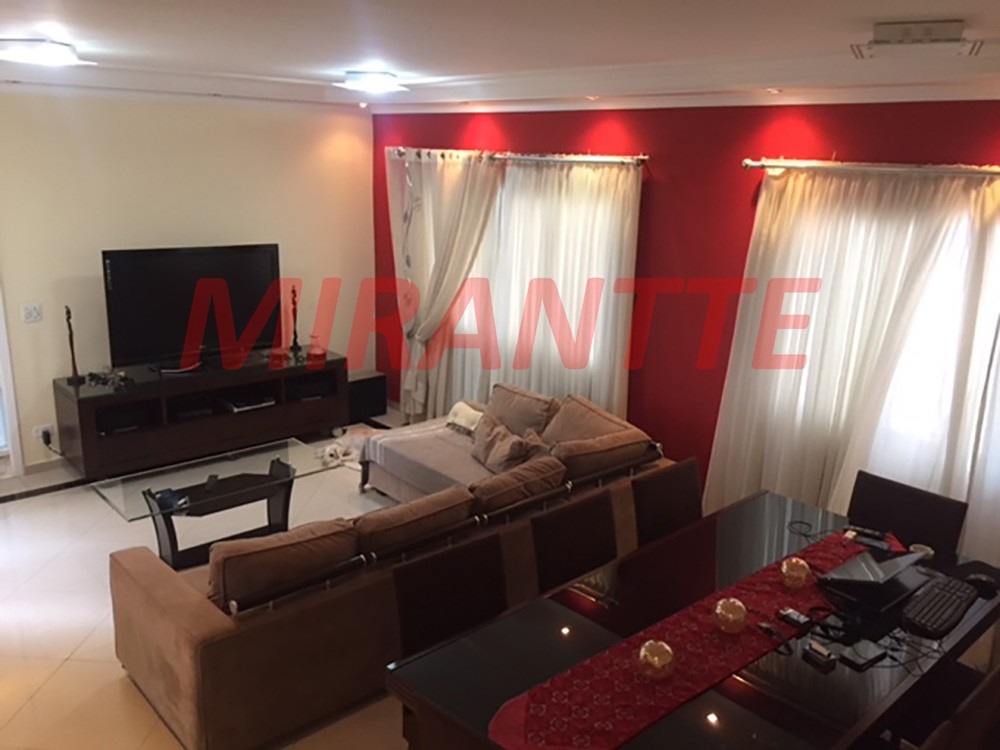 Sobrado de 210m² com 3 quartos em Santa Teresinha