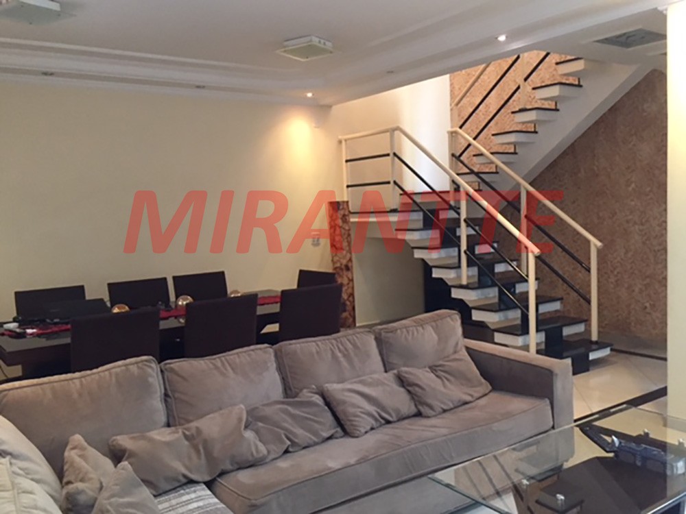 Sobrado de 210m² com 3 quartos em Santa Teresinha