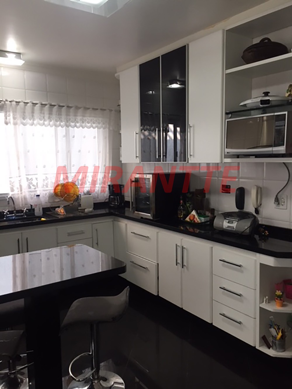 Sobrado de 210m² com 3 quartos em Santa Teresinha