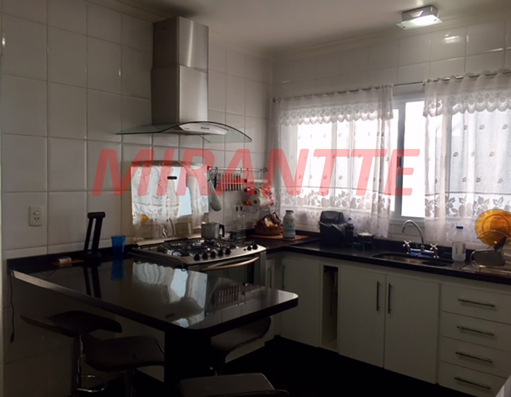 Sobrado de 210m² com 3 quartos em Santa Teresinha