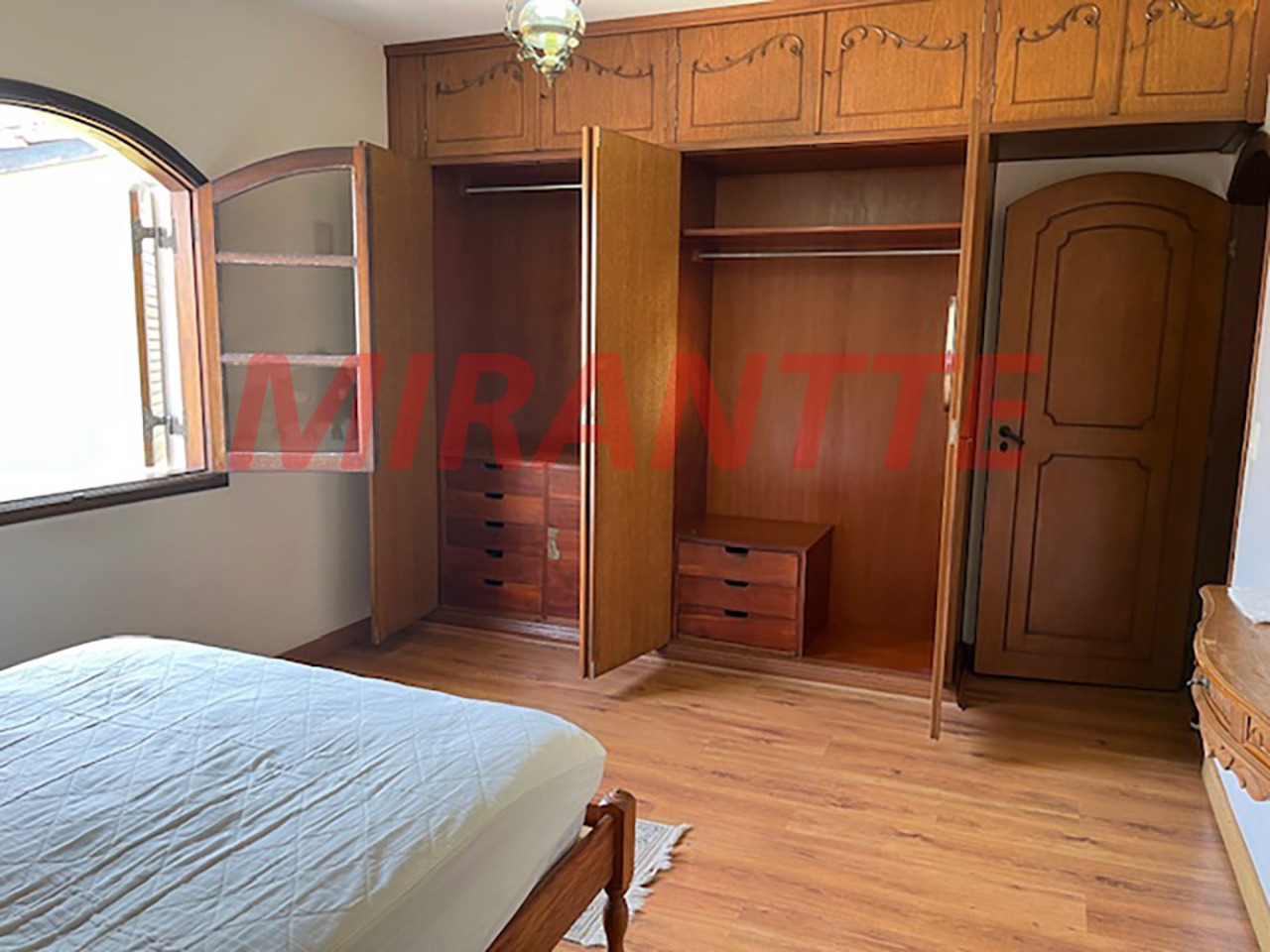 Sobrado de 351m² com 4 quartos em Barro Branco (Zona Norte)