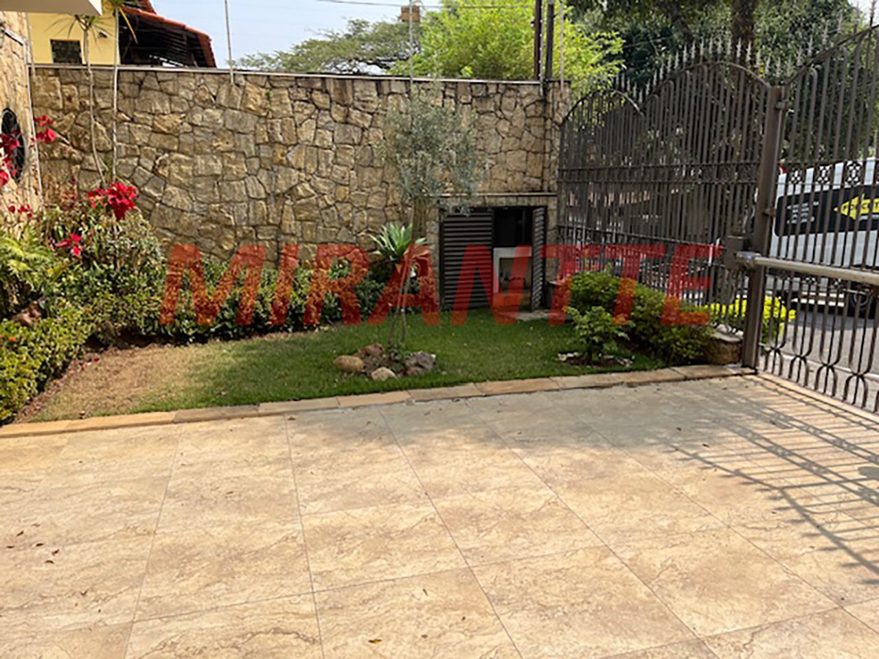 Sobrado de 351m² com 4 quartos em Barro Branco (Zona Norte)