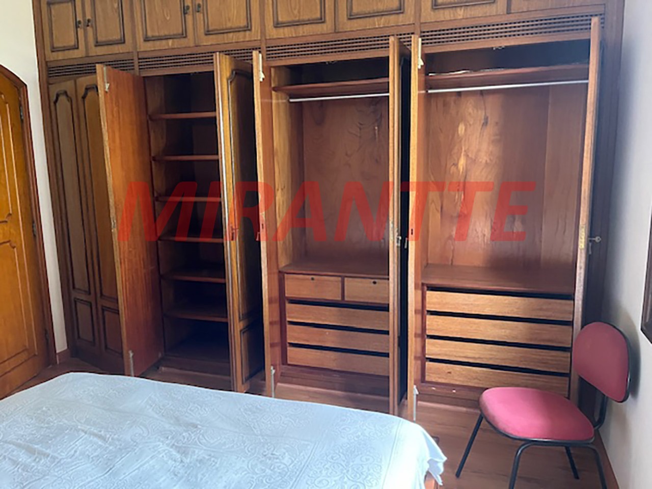 Sobrado de 351m² com 4 quartos em Barro Branco (Zona Norte)