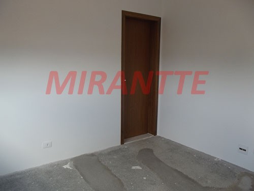 Sobrado de 250m² com 3 quartos em Vila Nivi