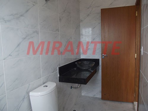 Sobrado de 250m² com 3 quartos em Vila Nivi