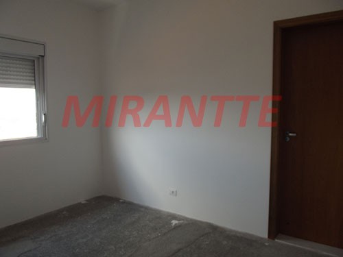 Sobrado de 250m² com 3 quartos em Vila Nivi