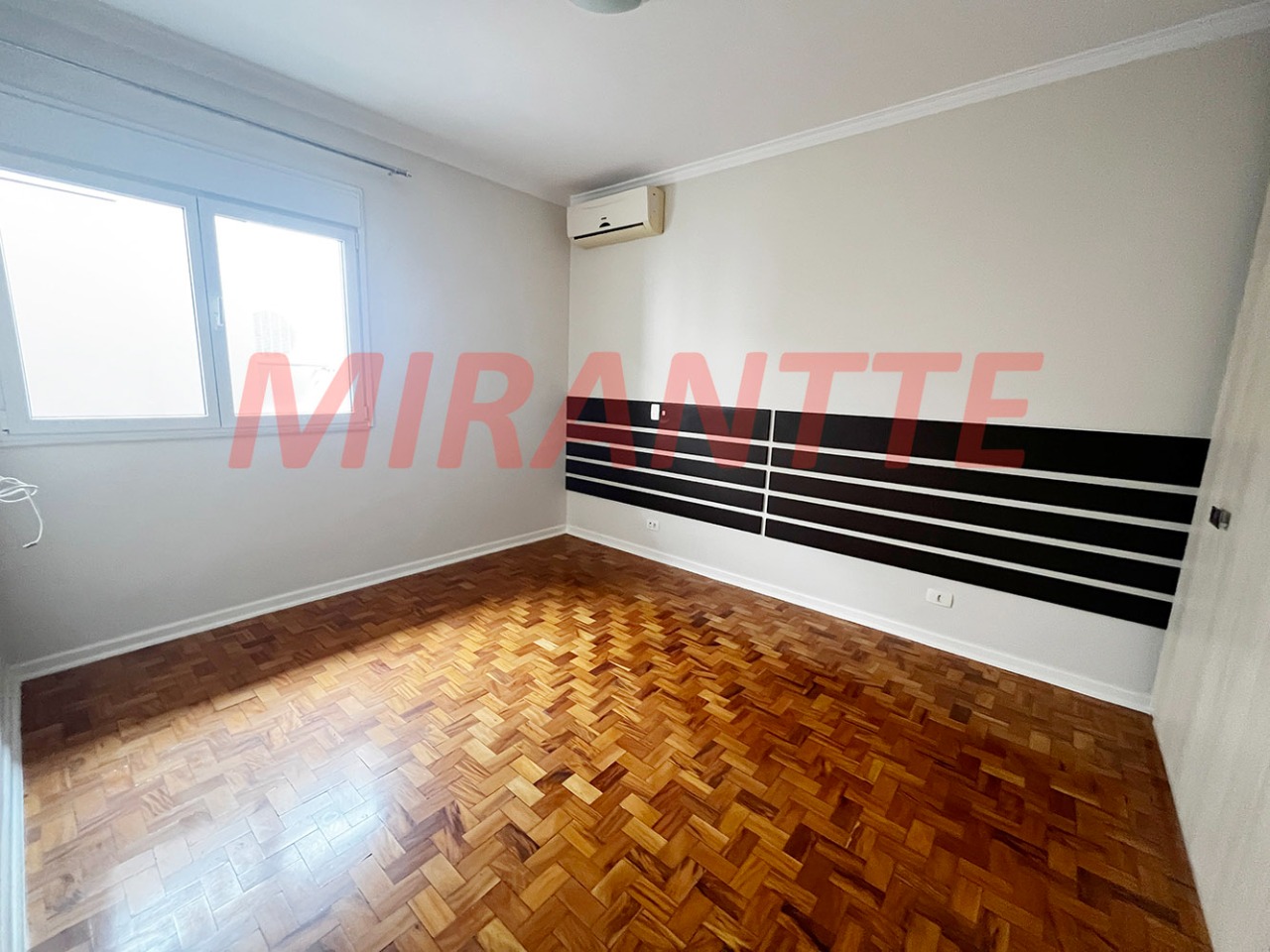 Cond. fechado de 280m² com 4 quartos em Santana