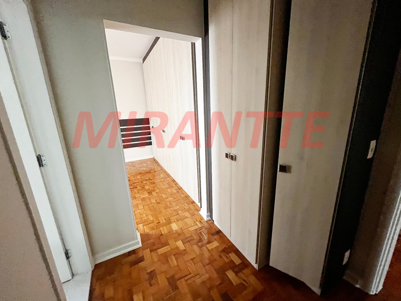 Cond. fechado de 280m² com 4 quartos em Santana