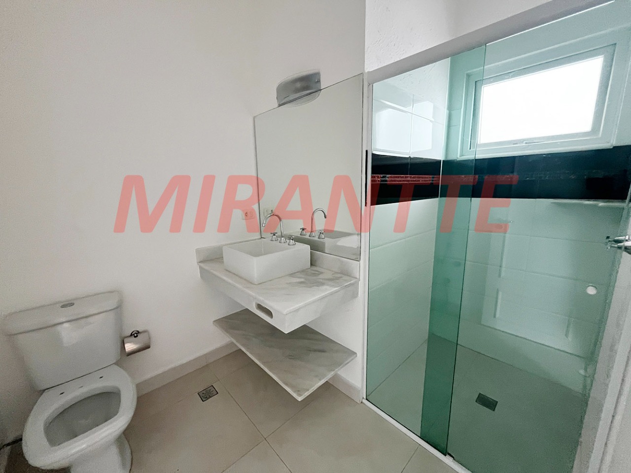 Cond. fechado de 280m² com 4 quartos em Santana