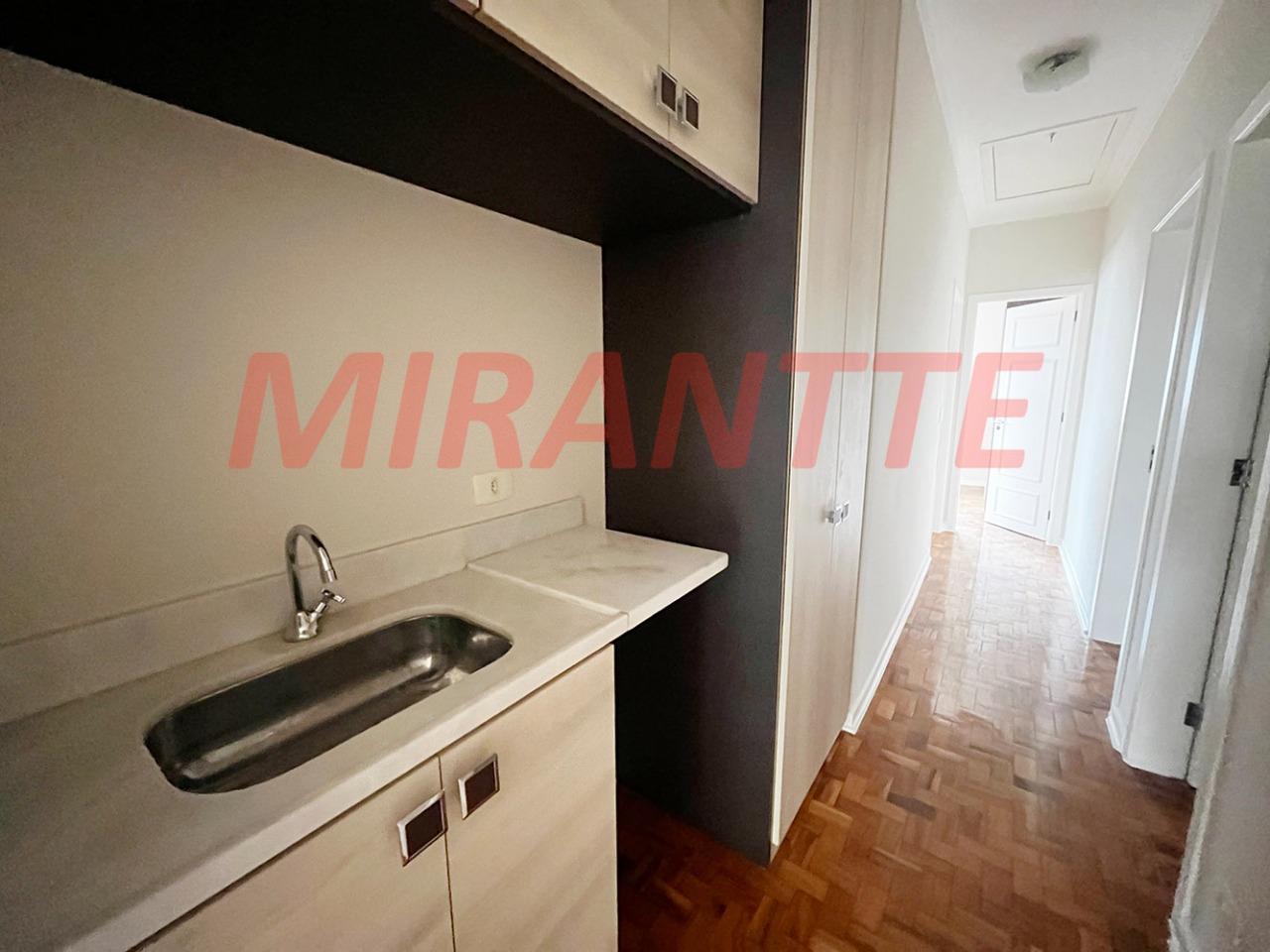 Cond. fechado de 280m² com 4 quartos em Santana