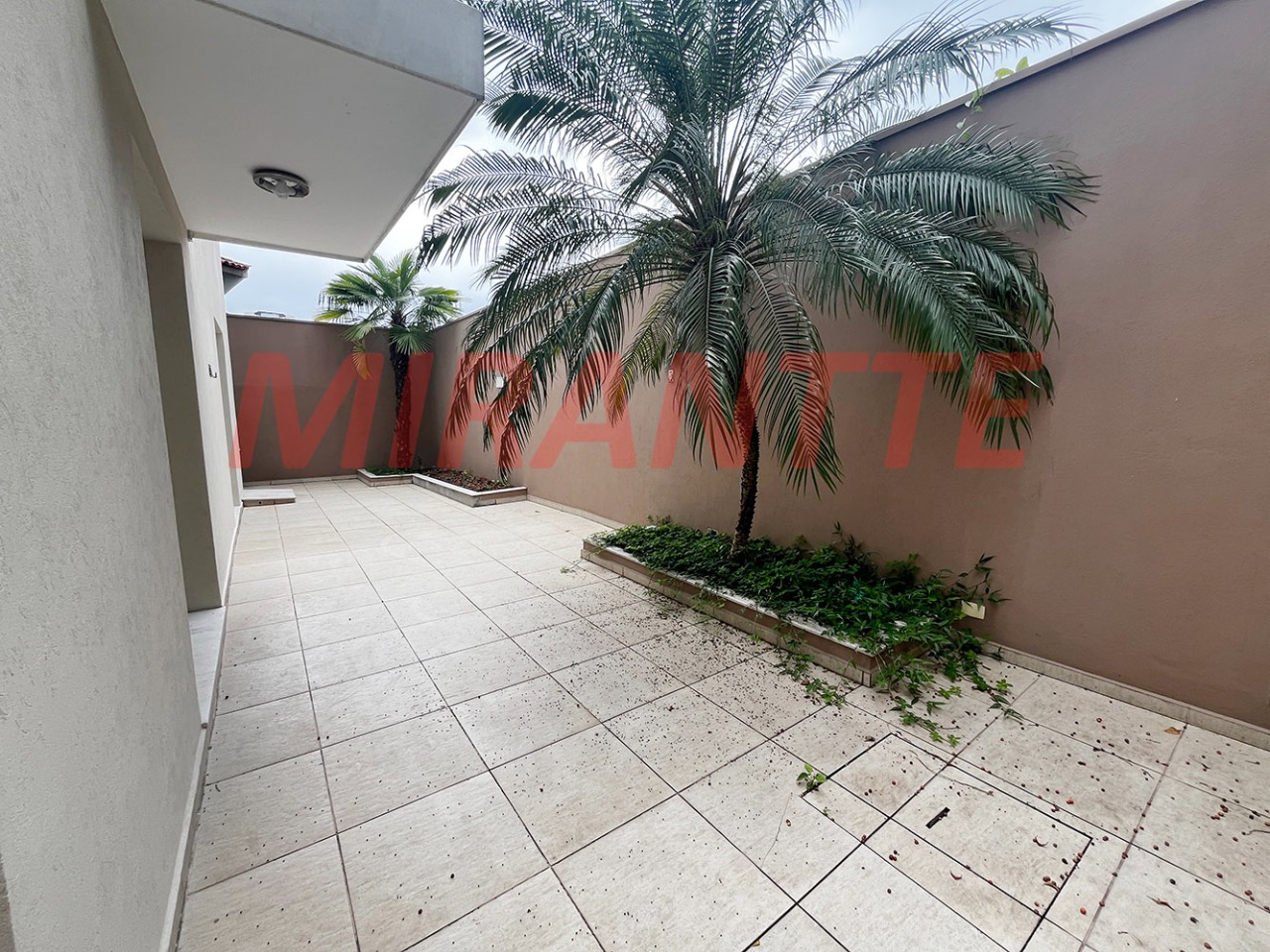 Cond. fechado de 280m² com 4 quartos em Santana