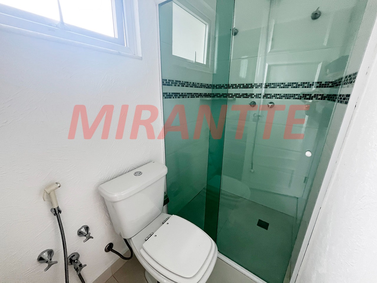 Cond. fechado de 280m² com 4 quartos em Santana