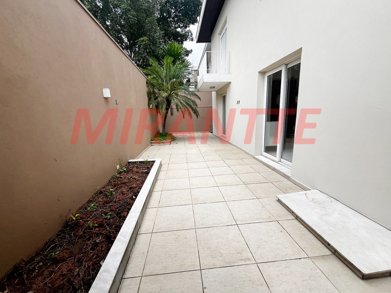 Cond. fechado de 280m² com 4 quartos em Santana