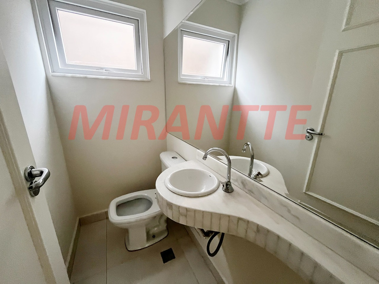 Cond. fechado de 280m² com 4 quartos em Santana