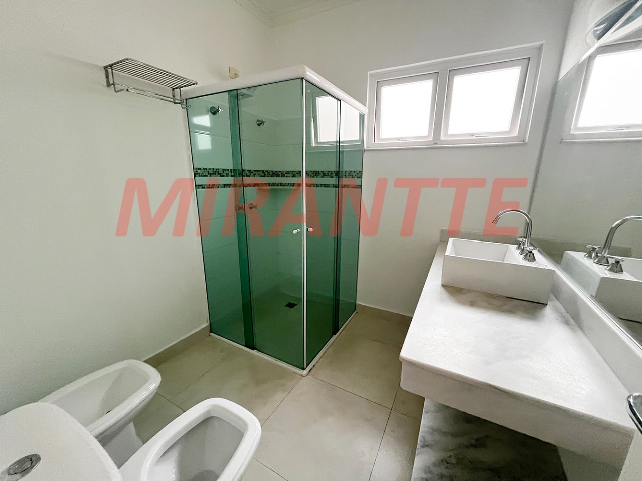 Cond. fechado de 280m² com 4 quartos em Santana