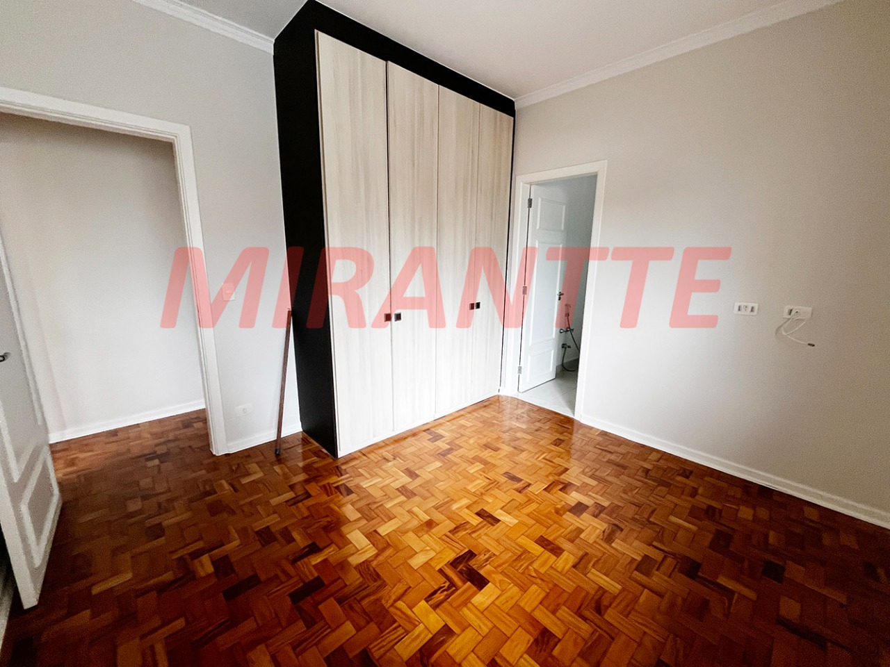 Cond. fechado de 280m² com 4 quartos em Santana