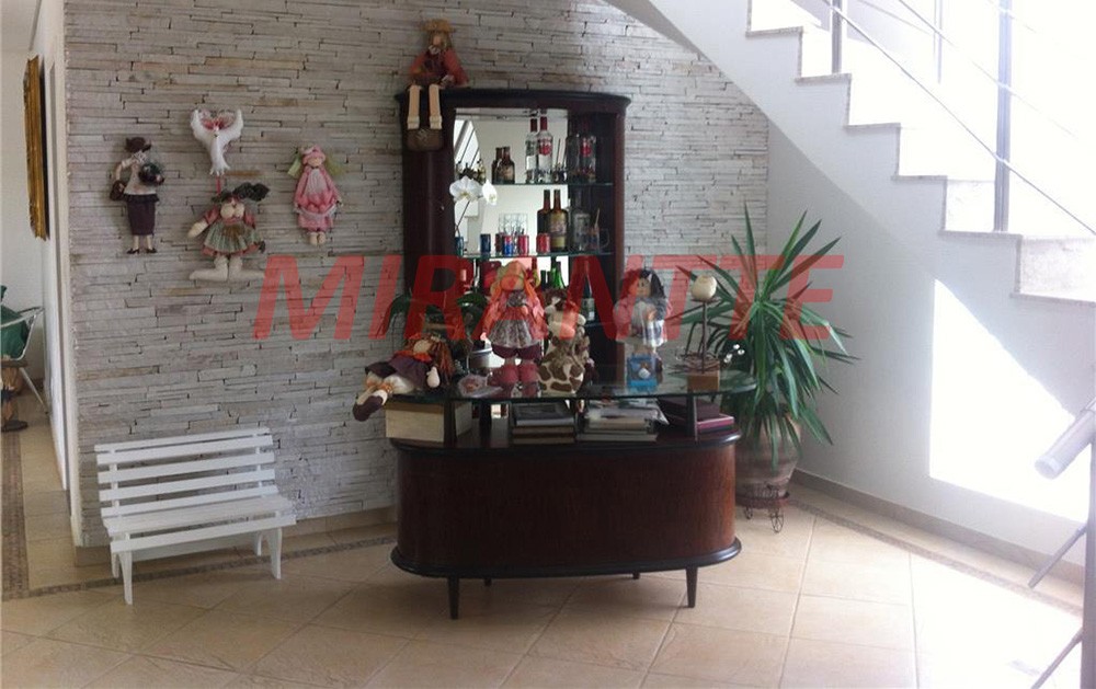 Sobrado de 498m² com 4 quartos em Arujazinho