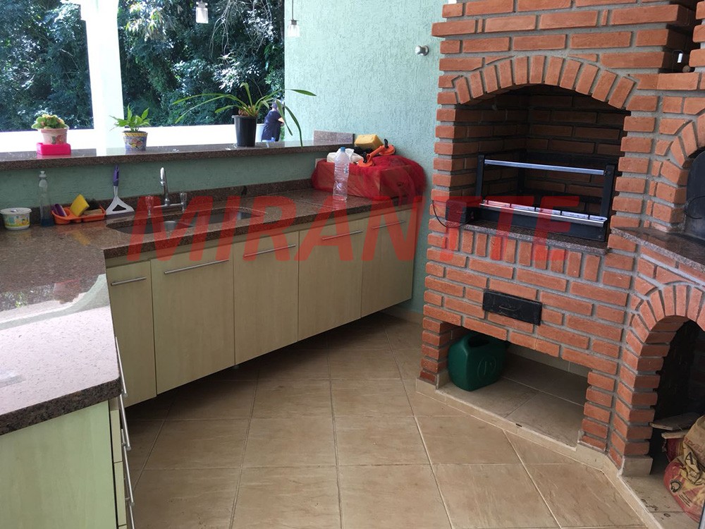 Sobrado de 498m² com 4 quartos em Arujazinho