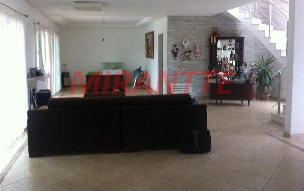 Sobrado de 498m² com 4 quartos em Arujazinho