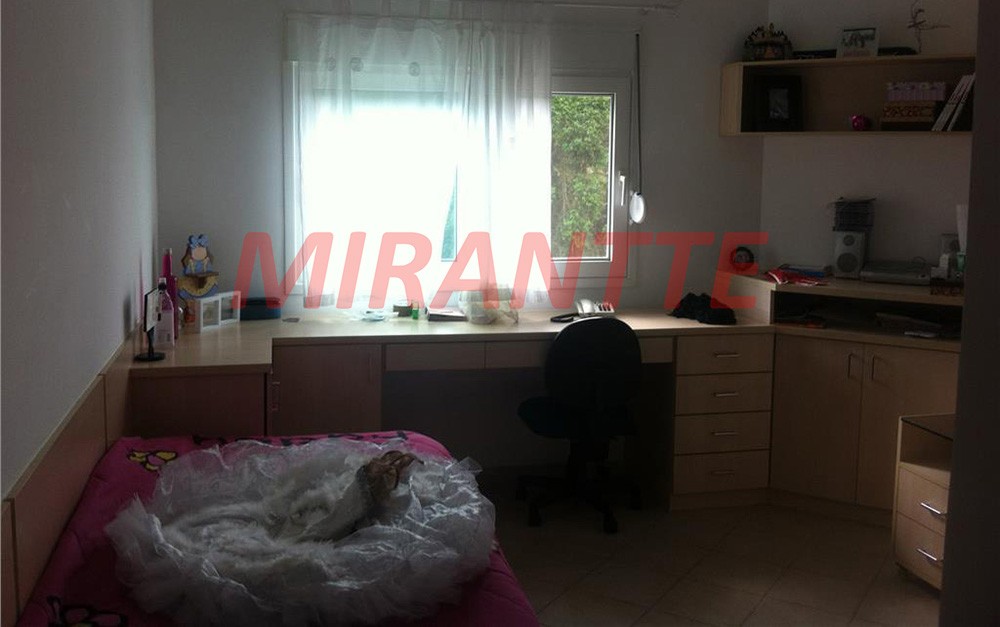 Sobrado de 498m² com 4 quartos em Arujazinho
