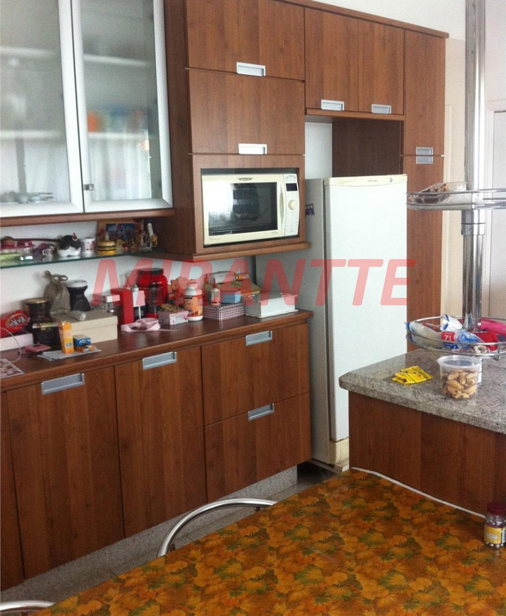 Sobrado de 498m² com 4 quartos em Arujazinho