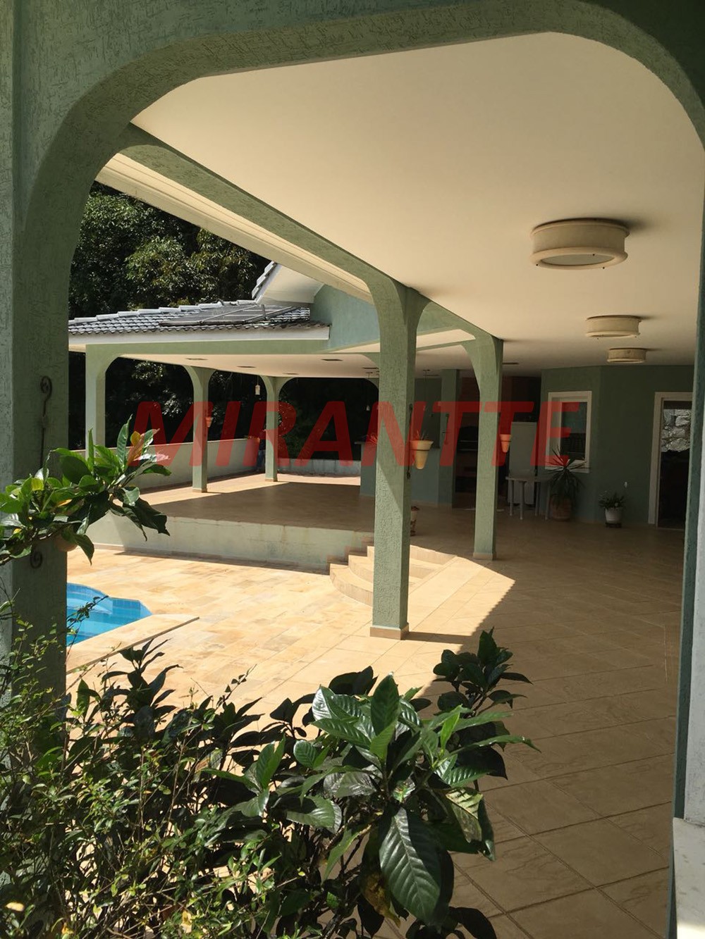Sobrado de 498m² com 4 quartos em Arujazinho