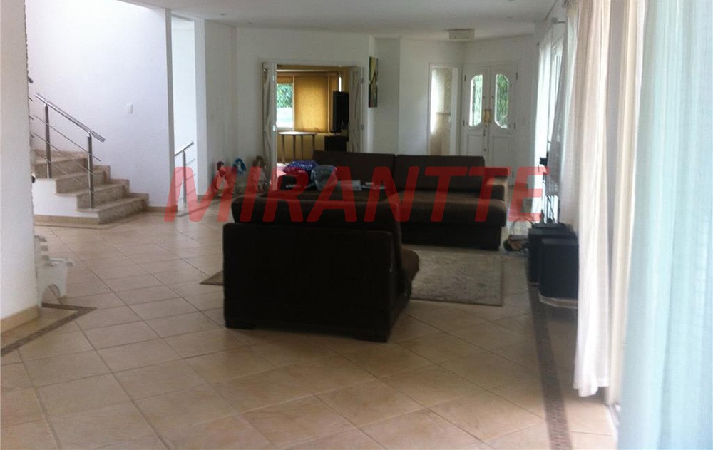Sobrado de 498m² com 4 quartos em Arujazinho