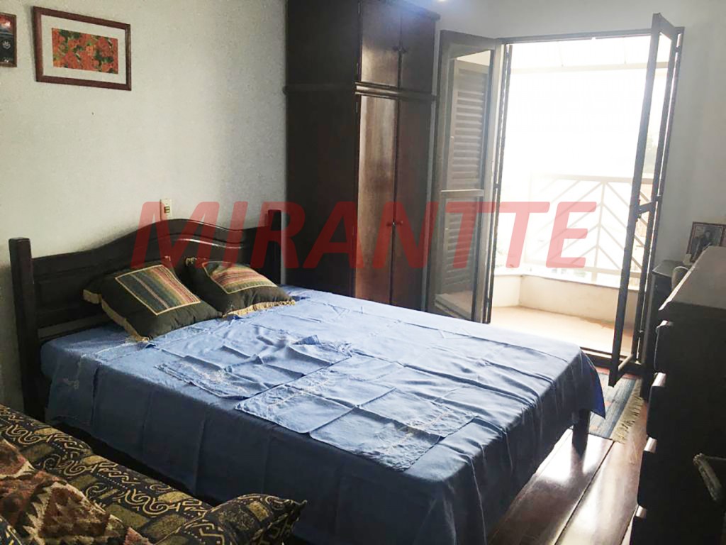 Sobrado de 250m² com 3 quartos em Santana